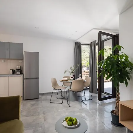 Residence The One - New Komiza Exterior photo